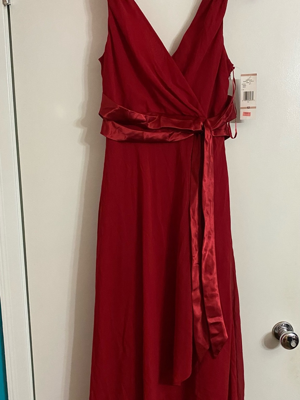 NWT Jones Wear Red V-Neck Satin-Waist Dress